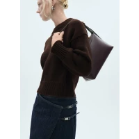 Round-neck knitted sweater